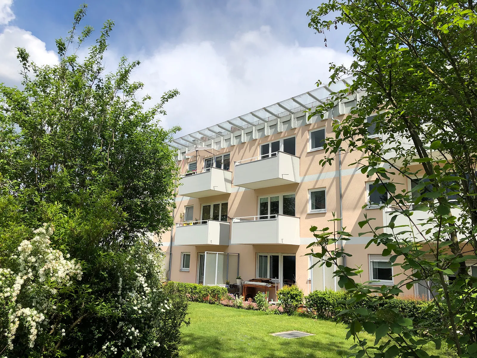 Gartenansicht der Eigentumswohnungen in der Kunihohstraße in München - Bogenhausen
